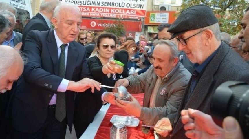 Milletvekili Yıldız Aşure Dağıttı