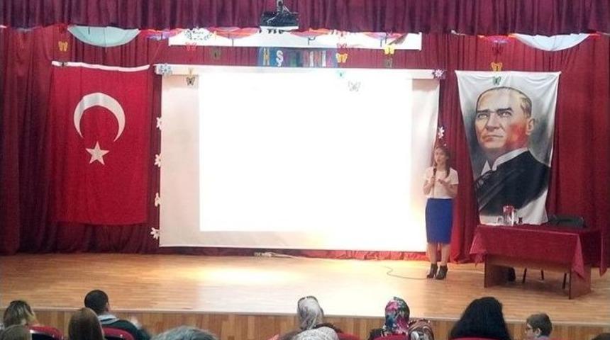 Ergenlik D&ouml;neminde Gen&ccedil;lerin Karşısında Değil Yanında Olunmalı