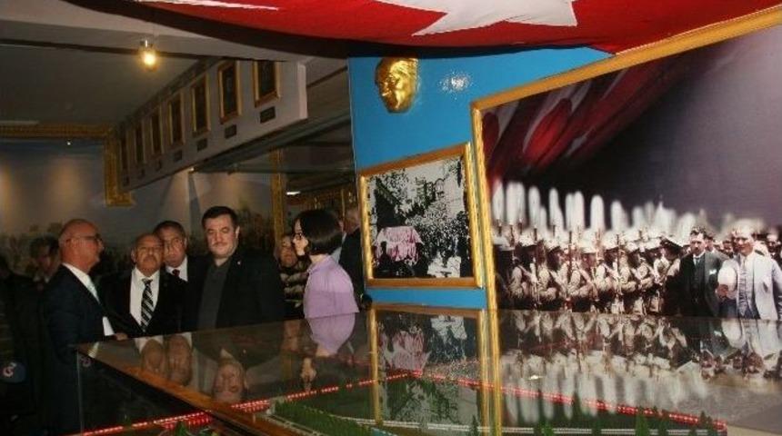 Fotoğraflarla Gazi Mustafa Kemal Atat&uuml;rk