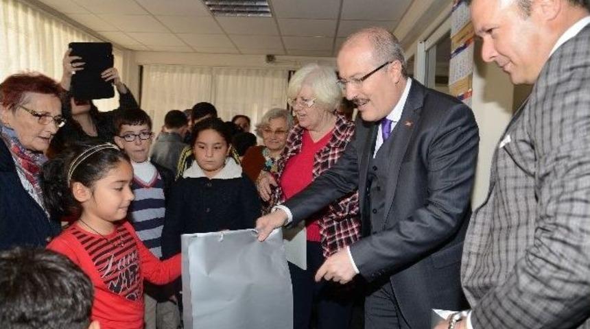 Altıeyl&uuml;l Belediyesi &Ccedil;ocukları Sevindirdi