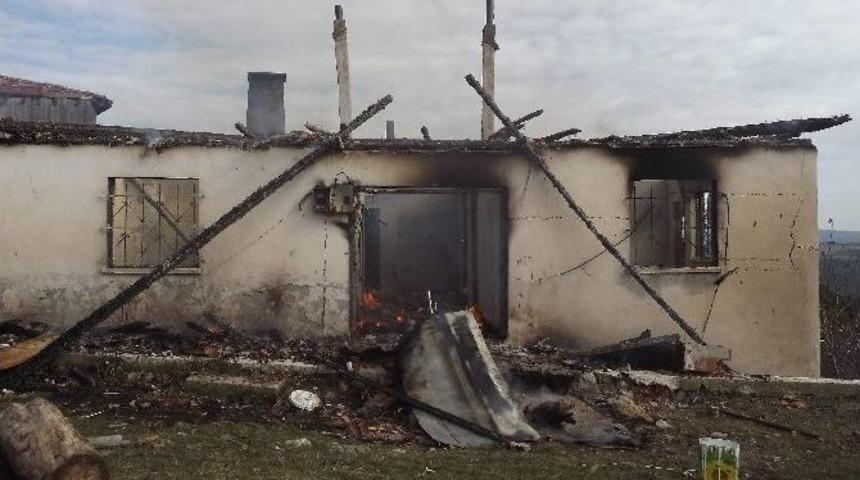 Sobadan &Ccedil;ıkan Kıvılcım, Bir Evi K&uuml;l Etti