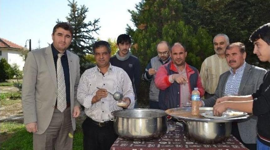 Kula Ayakkabıcılar Sitesi Aşure Dağıttı