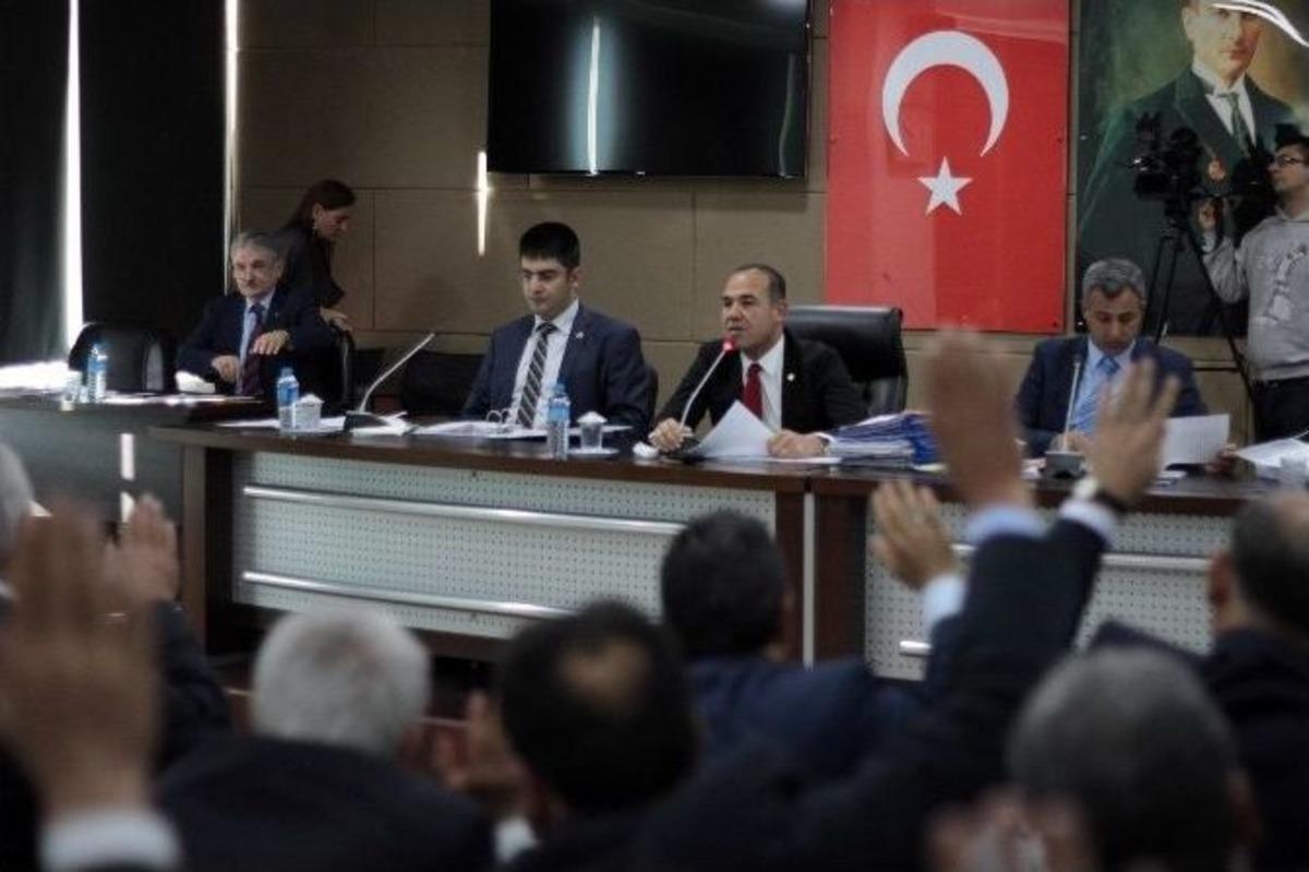 B&uuml;y&uuml;kşehir Meclisi&rsquo;nde &lsquo;parkmetre&rsquo; Tartışması