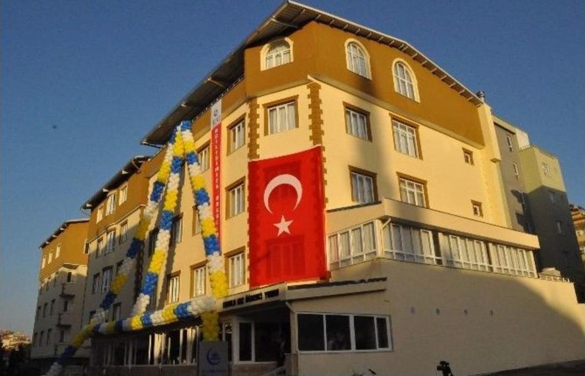 Sare Davutoğlu, Gaziantep&rsquo;te Kız Yurdu A&ccedil;tı