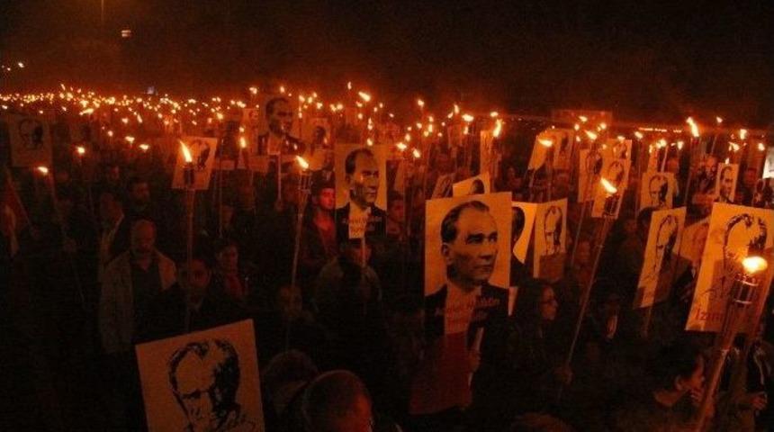 &Ccedil;anakkale&rsquo;de Ata&rsquo;ya Saygı Y&uuml;r&uuml;y&uuml;ş&uuml;