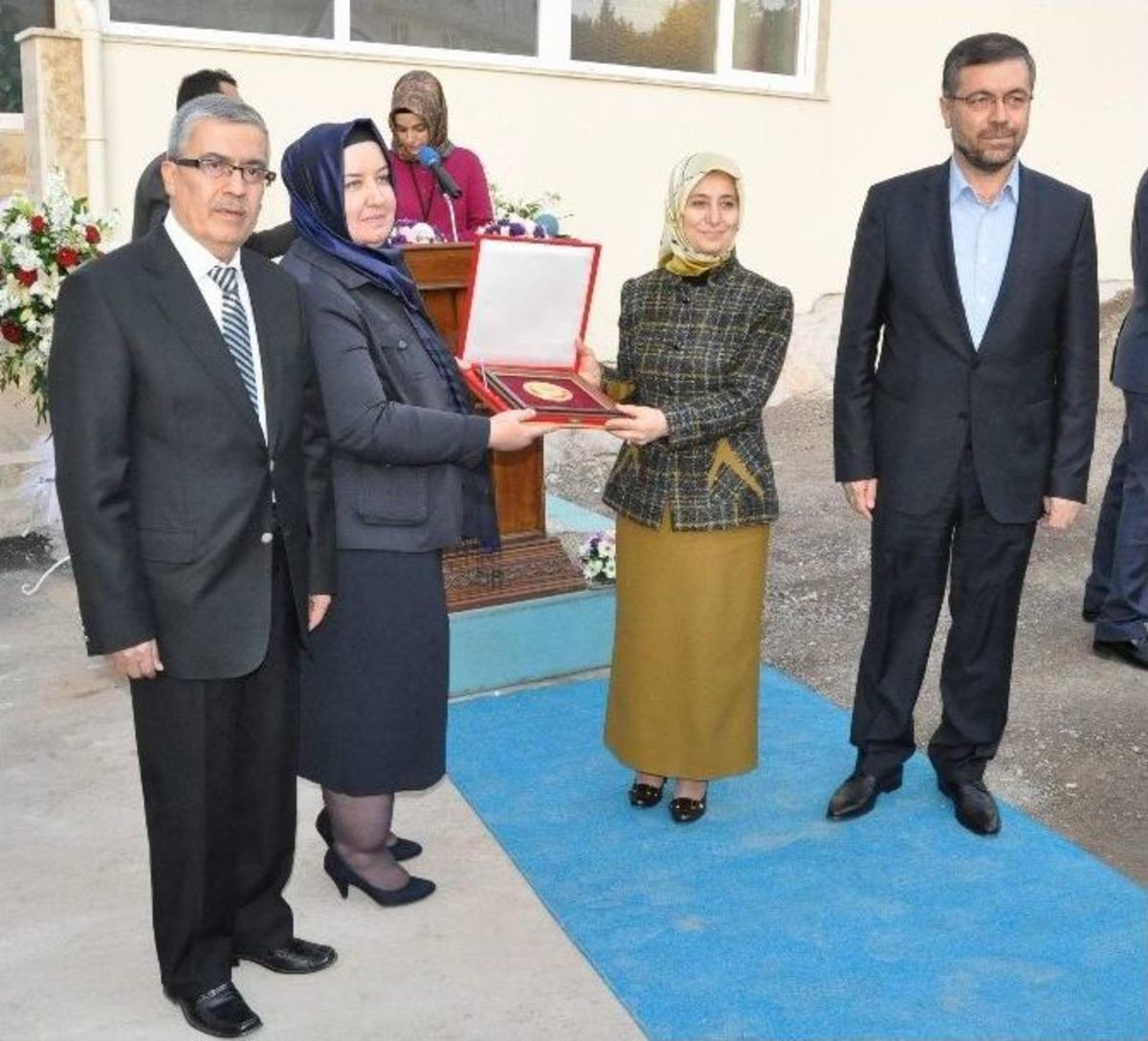 Sare Davutoğlu Gaziantep&rsquo;te Kız Yurdu A&ccedil;tı
