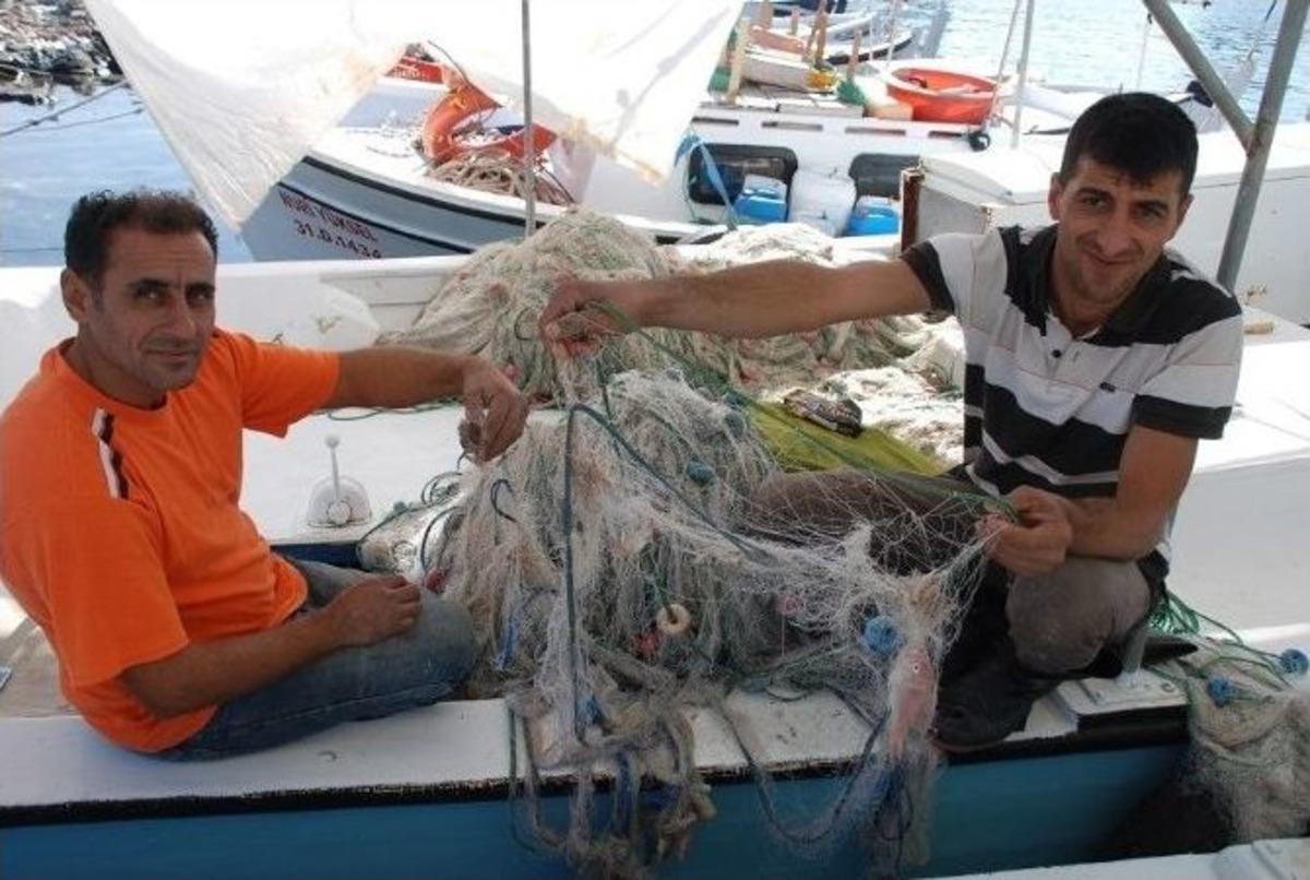(&ouml;zel Haber) Fareler Ve Yenge&ccedil;ler Balık&ccedil;ı Ağlarını Par&ccedil;alıyor
