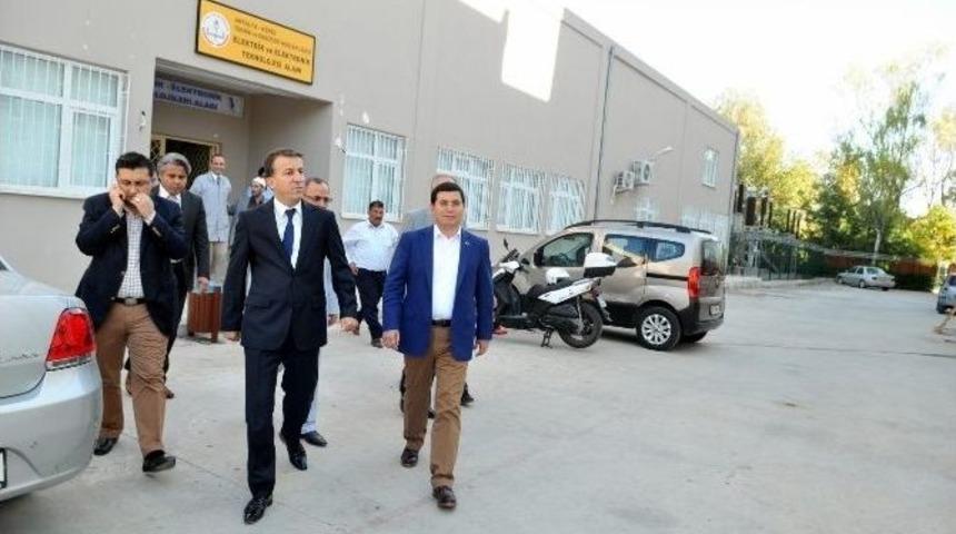 T&uuml;t&uuml;nc&uuml; Okul Ziyaretlerini S&uuml;rd&uuml;r&uuml;yor