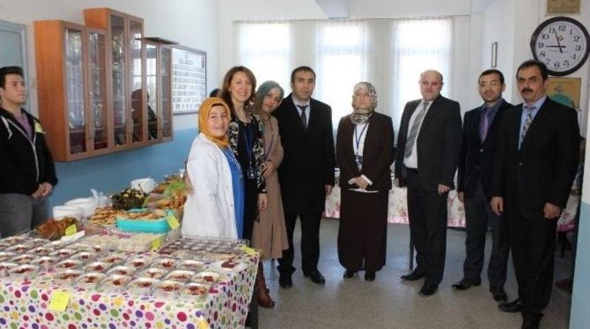 Muhta&ccedil; &Ouml;ğrenciler Yararına Kermes