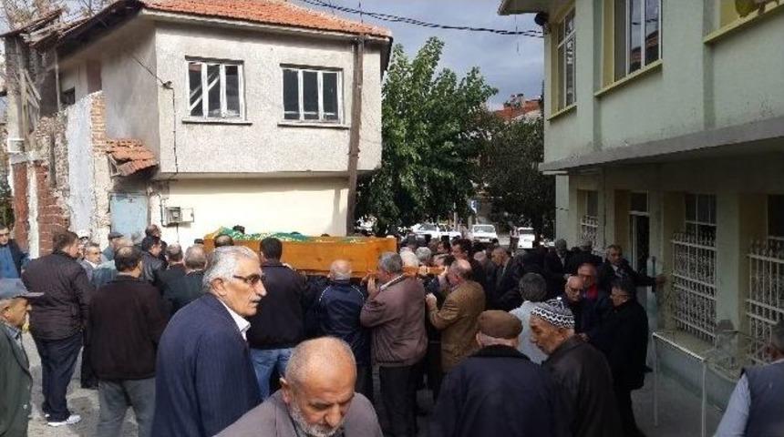 Namaz Kılmak İ&ccedil;in Girdiği Odasında Hayatını Kaybetti