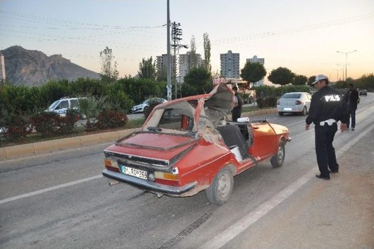 Otomobilin Tavanı Kağıt Gibi Yırtıldı: 2 Ağır Yaralı
