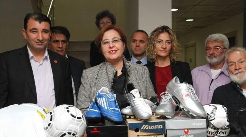 Konak Belediyesi&rsquo;nden Amat&ouml;r Kul&uuml;plere Can Suyu