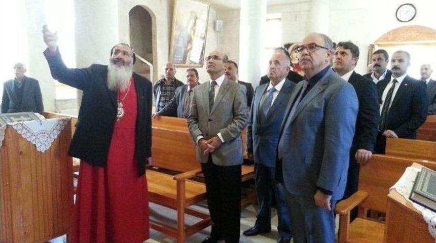 Adıyaman Protokol&uuml;ne Kilisede Yemek Daveti