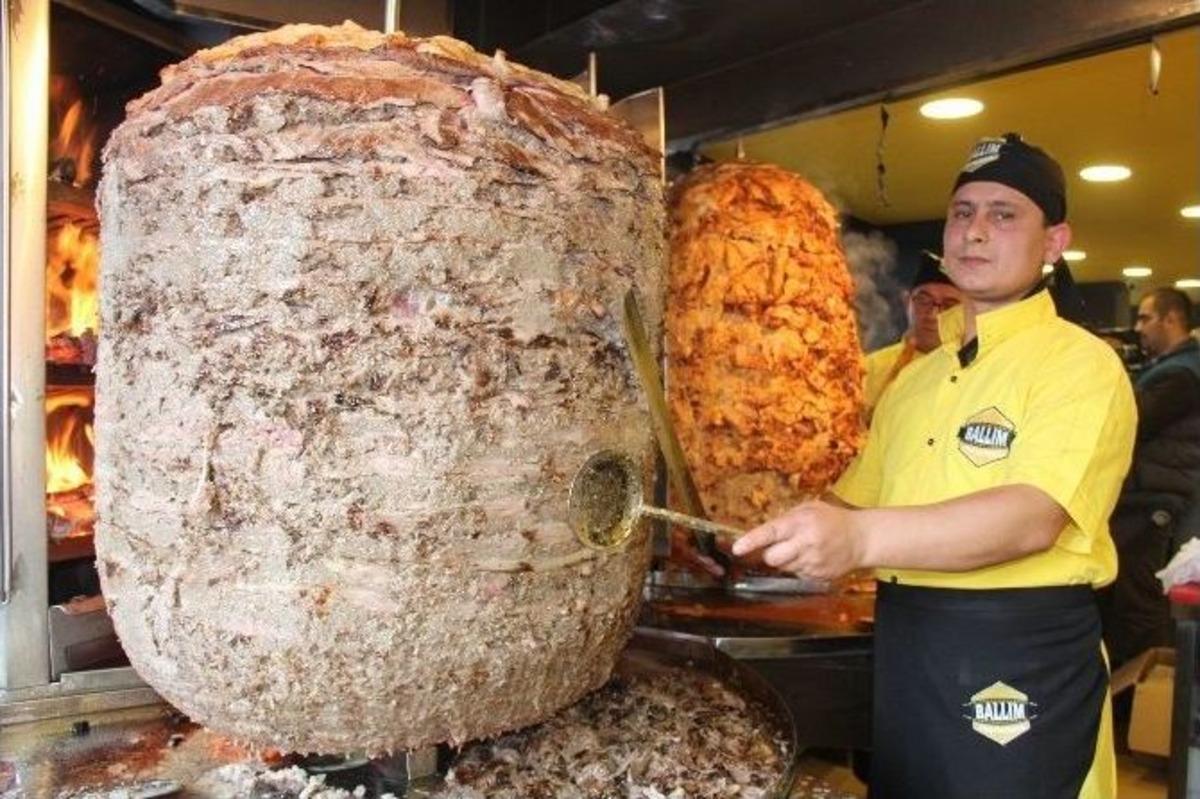 Bedava D&ouml;ner İzdihamı
