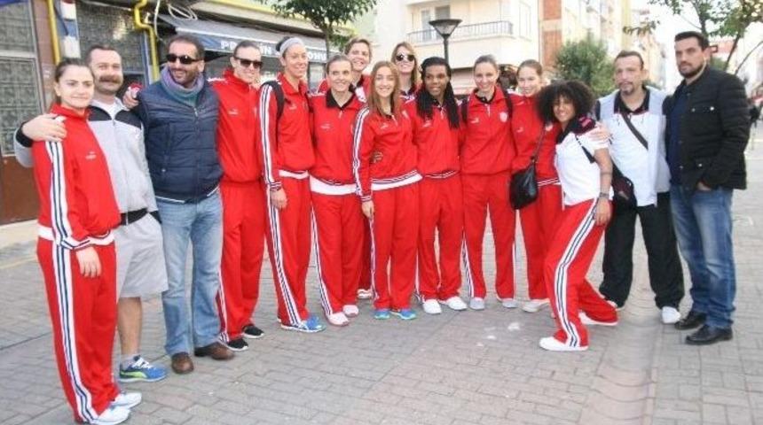 Orduspor&rsquo;un Menekşeleri Sokağa İndi