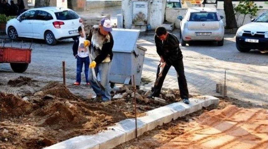 Bandırma Belediyesi&rsquo;nden Edincik&rsquo;te Yol Yapım &Ccedil;alışması