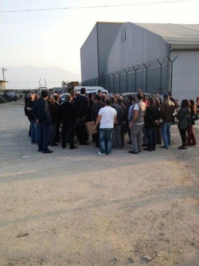 İşten &Ccedil;ıkarılan 23 İş&ccedil;i İ&ccedil;in Fabrika &Ouml;n&uuml;nde Bir Basın A&ccedil;ıklaması Yapıldı 1