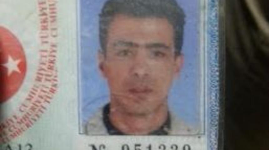 Kavşakta Kaza: 1 &Ouml;l&uuml; 2 Yaralı