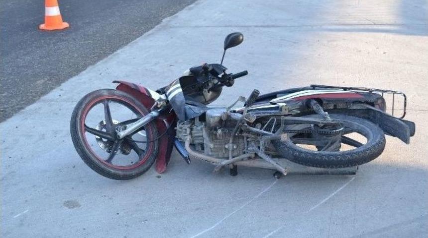 Motosiklet, Otomobile &Ccedil;arptı: 1 Yaralı