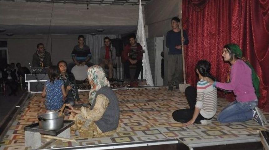 Yezidiler İ&ccedil;in Tiyatro G&ouml;sterisi