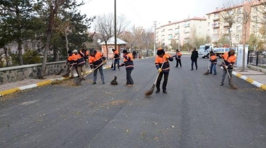 Paland&ouml;ken&rsquo;de Sonbahar Temizliği S&uuml;r&uuml;yor