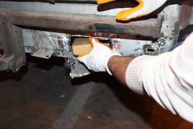 İpsala Sınır Kapısı&rsquo;nda 10 Kilo Eroin Ele Ge&ccedil;irildi 1