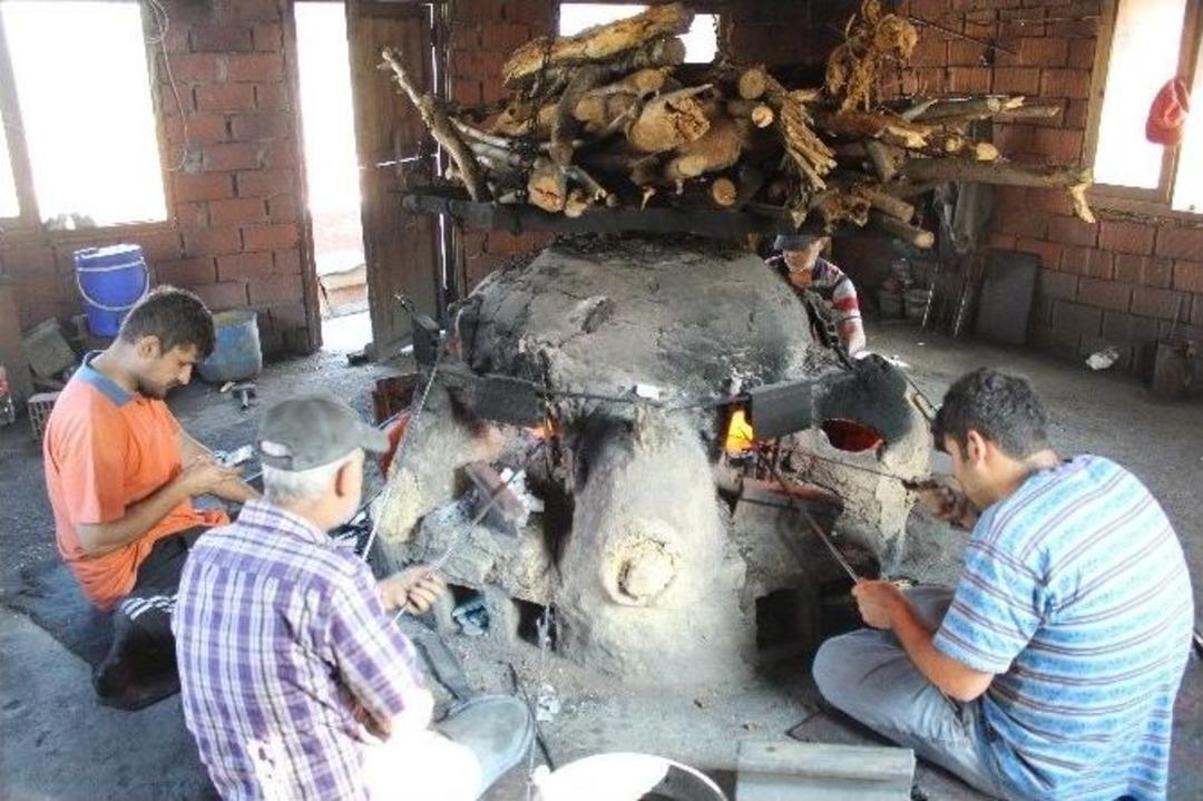 (&ouml;zel Haber) D&uuml;nyayı Nazardan 25 Kişi Koruyor