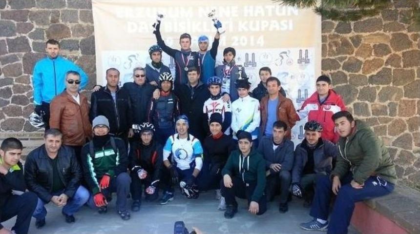 Şehitler İ&ccedil;in Pedal &Ccedil;evirip Kupa Kazandılar