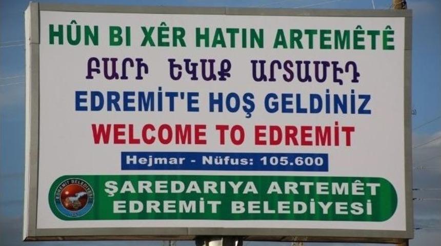 Edremit&rsquo;e Ermenicenin De Yazıldığı 4 Dilli Dev Tabela