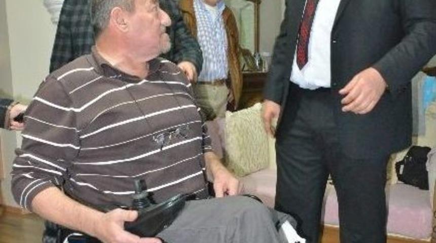 Kapaklı Belediye Başkanı Mandalı, İki Engellinin Daha Y&uuml;z&uuml;n&uuml; G&uuml;ld&uuml;rd&uuml;