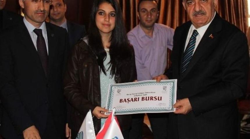 &Ouml;ğrencilere Maaş Gibi Burs