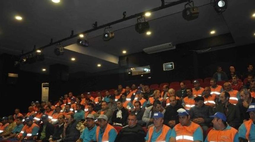 Kuşadası&rsquo;nda Temizlik İş&ccedil;ilerine Seminer