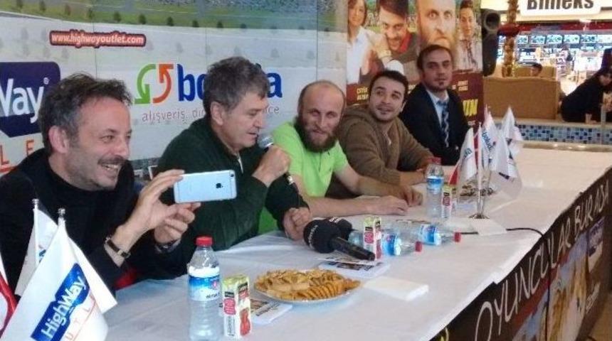 "oflu Hocanın Şifresi" Film Galasında K&uuml;f&uuml;r Polemiği