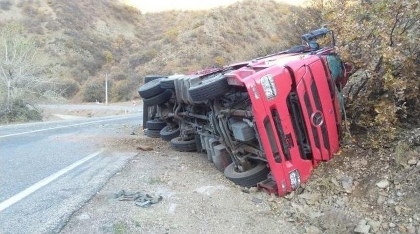 Tunceli&rsquo;de Trafik Kazası: 3 Yaralı
