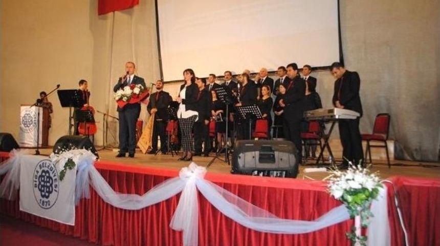 Atat&uuml;rk&rsquo;&uuml;n Sevdiği Şarkılar Biga&rsquo;da Yankılandı
