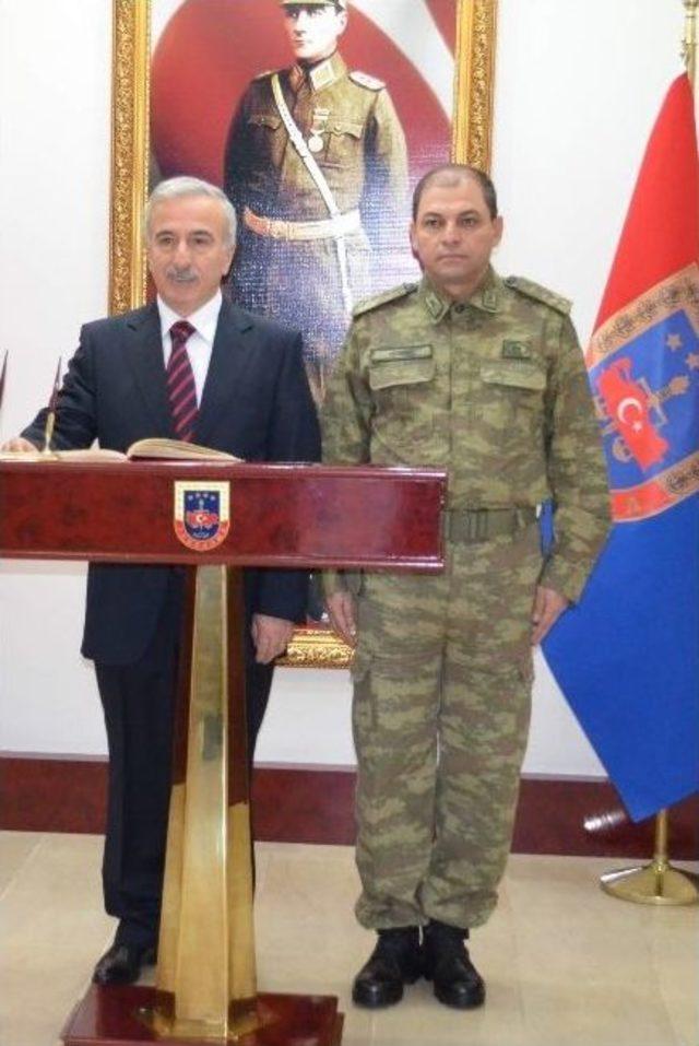 Vali S&uuml;leyman Kam&ccedil;ı Jandarma Komutanlığı Ve Emniyet M&uuml;d&uuml;rl&uuml;ğ&uuml;n&uuml; Ziyaret Etti 1