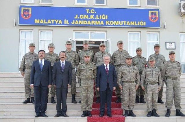 Vali S&uuml;leyman Kam&ccedil;ı Jandarma Komutanlığı Ve Emniyet M&uuml;d&uuml;rl&uuml;ğ&uuml;n&uuml; Ziyaret Etti 2
