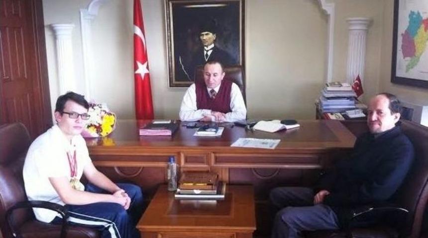 &Ouml;zel Sporcudan S&uuml;leymanpaşa Kaymakamı Kamil Kıcıroğlu&rsquo;na Ziyaret