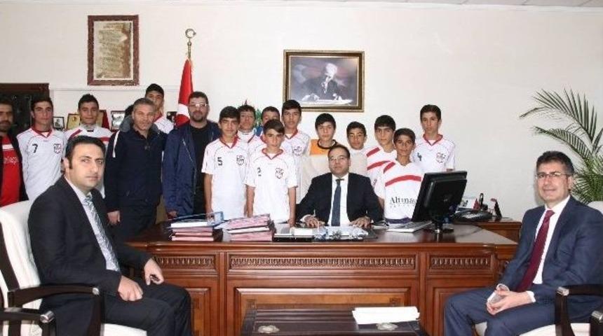 Ergani Gen&ccedil;lerbirliğispor Oyuncularından Kaymakam Yonsuz&rsquo;a Ziyaret