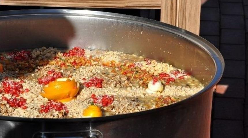 Uşak&rsquo;ta Kazanlar Bolluk Ve Bereket İ&ccedil;in Kaynadı