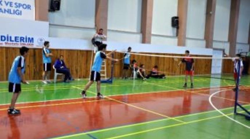 Okullararası Gen&ccedil;ler Badminton İl Birinciliği M&uuml;sabakaları Başladı