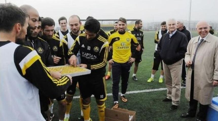 S&uuml;leymanpaşa Belediye Başkanı Ekrem Eşkinat&rsquo;tan Tekirdağspor&rsquo;a Baklava Dopingi