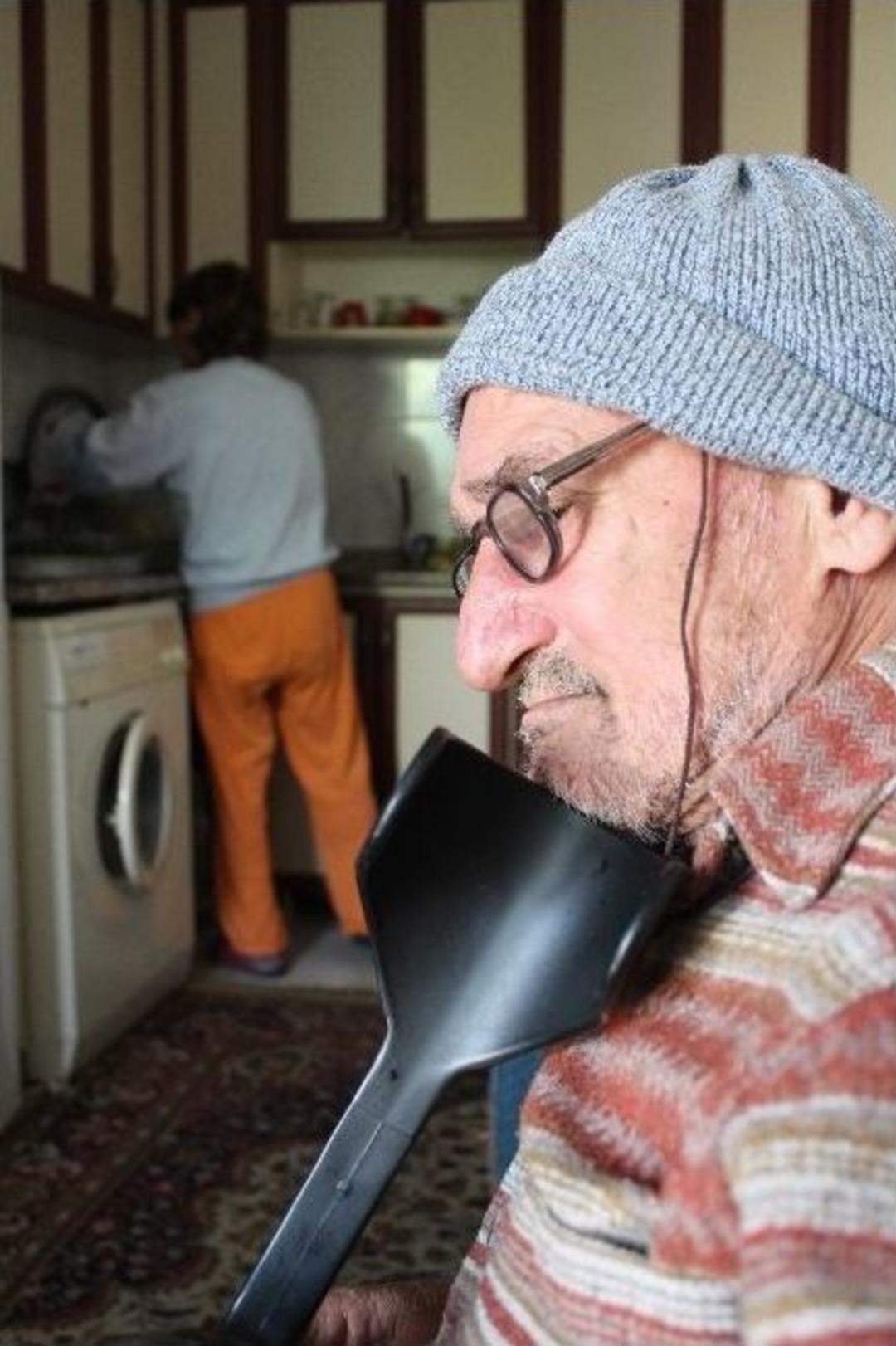 (&ouml;zel Haber) 70&rsquo;lik Dede İle Aıds&rsquo;li Bakıcısı Baba-kız Gibi Oldu