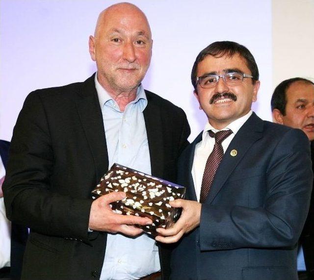 Ga&uuml;n&rsquo;de "t&uuml;rk D&uuml;nyası M&uuml;ziklerinin Arşivlenmesi" Konulu Konferans D&uuml;zenlendi 1