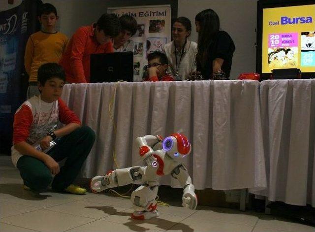 Bursalı 13 Yaşındaki Dahi Çocuk Robota İstediğini Yaptırıyor 2