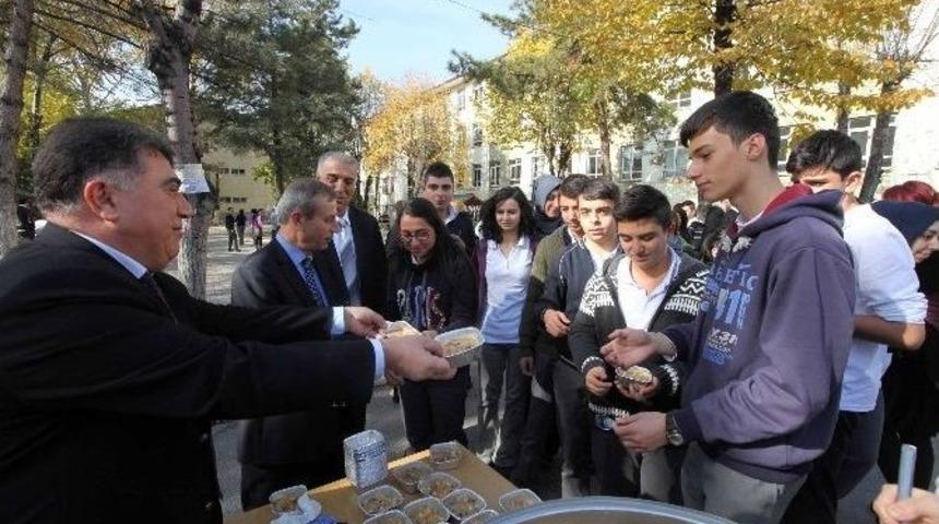 Halide Edip Lisesi&rsquo;nde Aşure G&uuml;n&uuml;