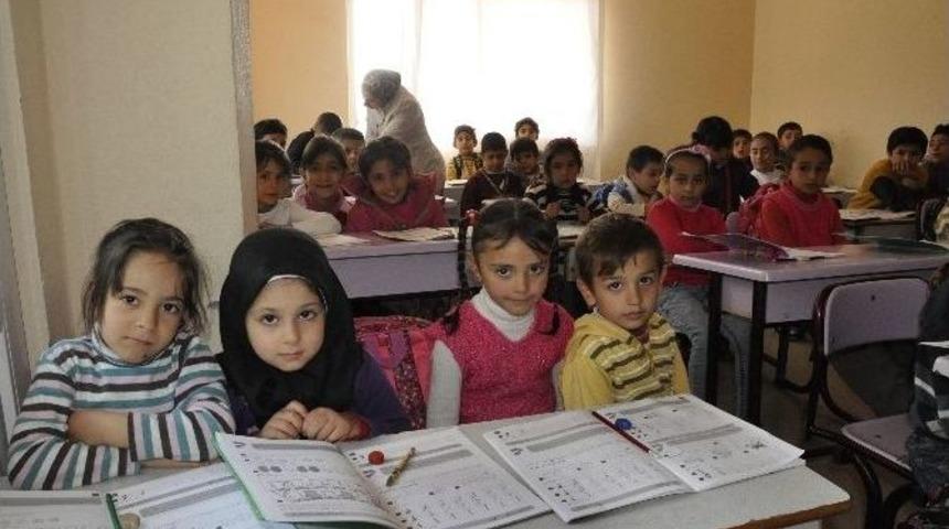 Sığınmacı Okulu Yardım Bekliyor