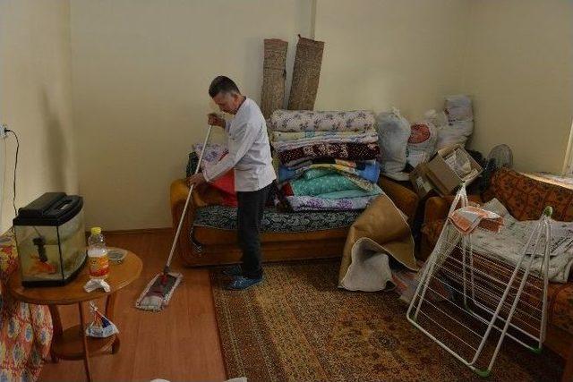 Konyaaltı&rsquo;ndan Kimsesiz, Muhta&ccedil; Ve Yaşlılara Temizlik Hizmeti 1