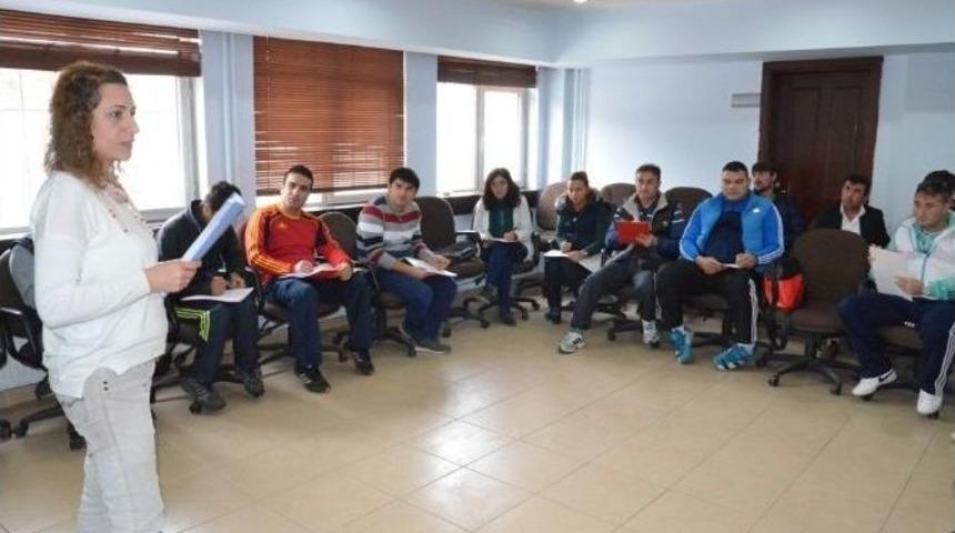 Gen&ccedil;lik Spor İlk Yardım Eğitimi Aldı