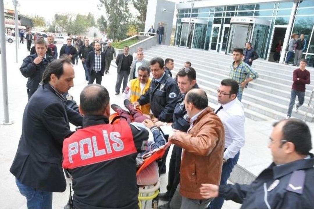 Tarsus Adliyesi &Ouml;n&uuml;nde Silahlı Kavga